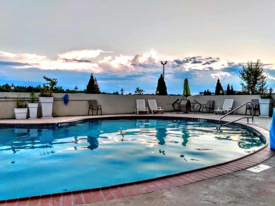 Holiday Inn Guin By Ihg Twin Extérieur photo