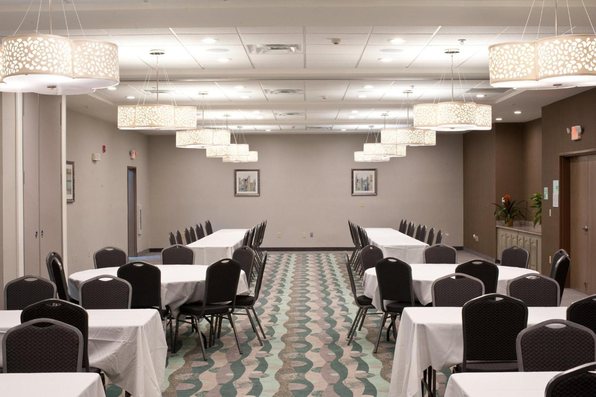 Holiday Inn Guin By Ihg Twin Extérieur photo